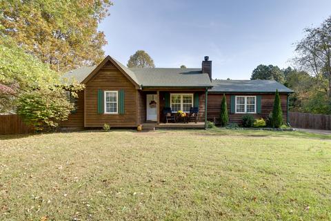 135 Redbud Dr, Dickson, TN 37055 photo 1