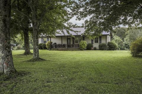 689 Driver Rd, Lafayette, TN 37083 photo 2
