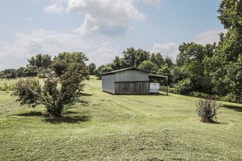 689 Driver Rd, Lafayette, TN 37083 photo 3