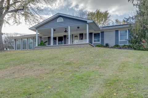 1111 Ridgecrest Dr, Dickson, TN 37055 photo 3