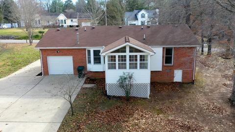 304 Brady Dr, Dickson, TN 37055 photo 3