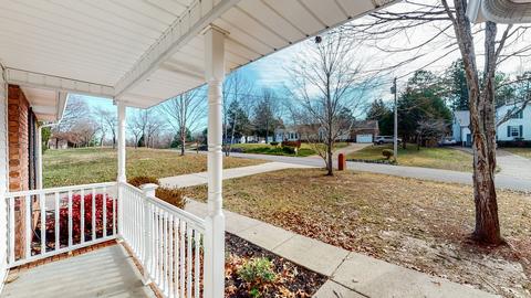 304 Brady Dr, Dickson, TN 37055 photo 2