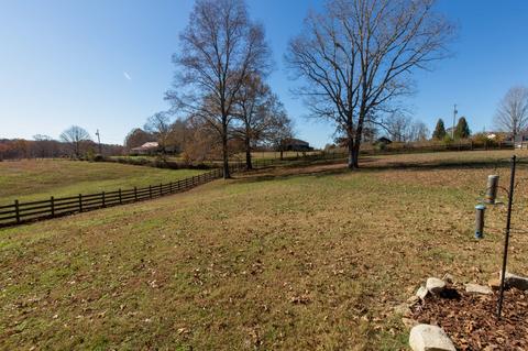 845 Wells Rd, Dickson, TN 37055 photo 2