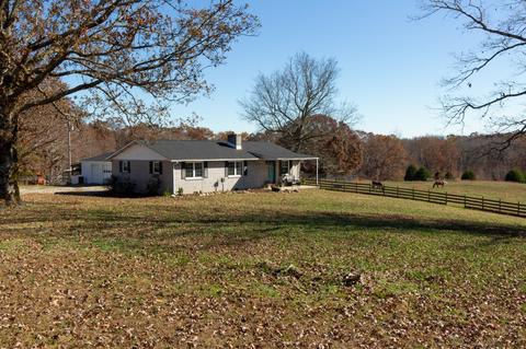 845 Wells Rd, Dickson, TN 37055 photo 1