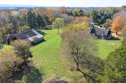 672 Spring St, Decherd, TN 37324 photo 4