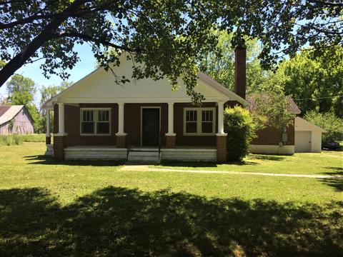 672 Spring St, Decherd, TN 37324 photo 2