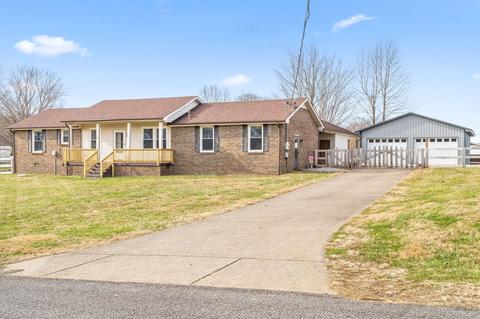 102 E Circle Dr, Burns, TN 37029 photo 1