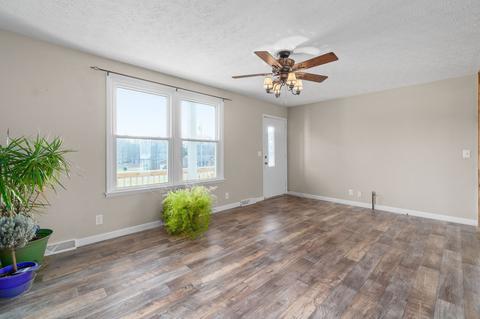 102 E Circle Dr, Burns, TN 37029 photo 6