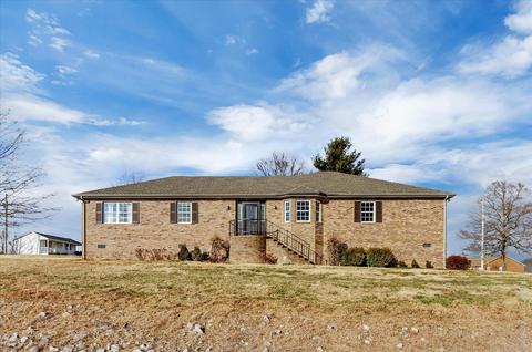 800 Blakemore Rd, Dickson, TN 37055 photo 1
