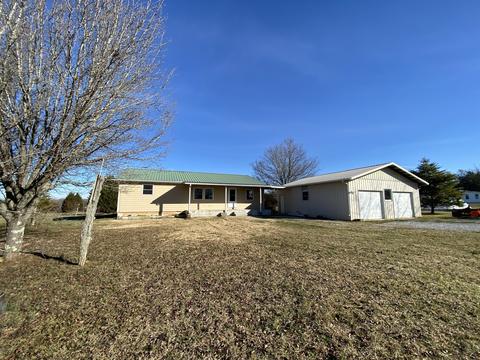 1747 Ivy Lake Rd, Morrison, TN 37357 photo 1