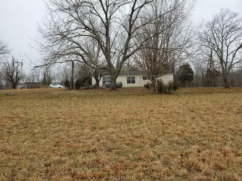 4531 Akin Rd, Cunningham, TN 37052 photo 2
