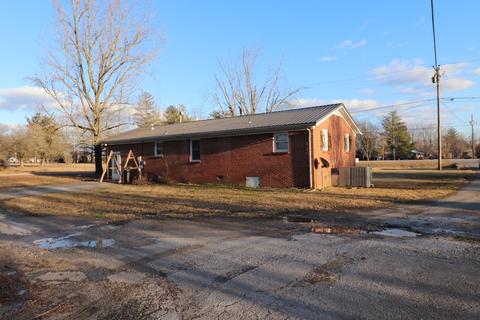 321 E Maple St, Morrison, TN 37357 photo 2