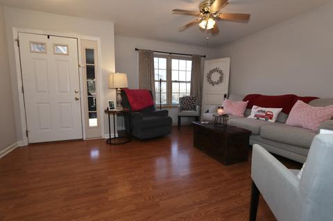 122 Batey Cir, Dickson, TN 37055 photo 3