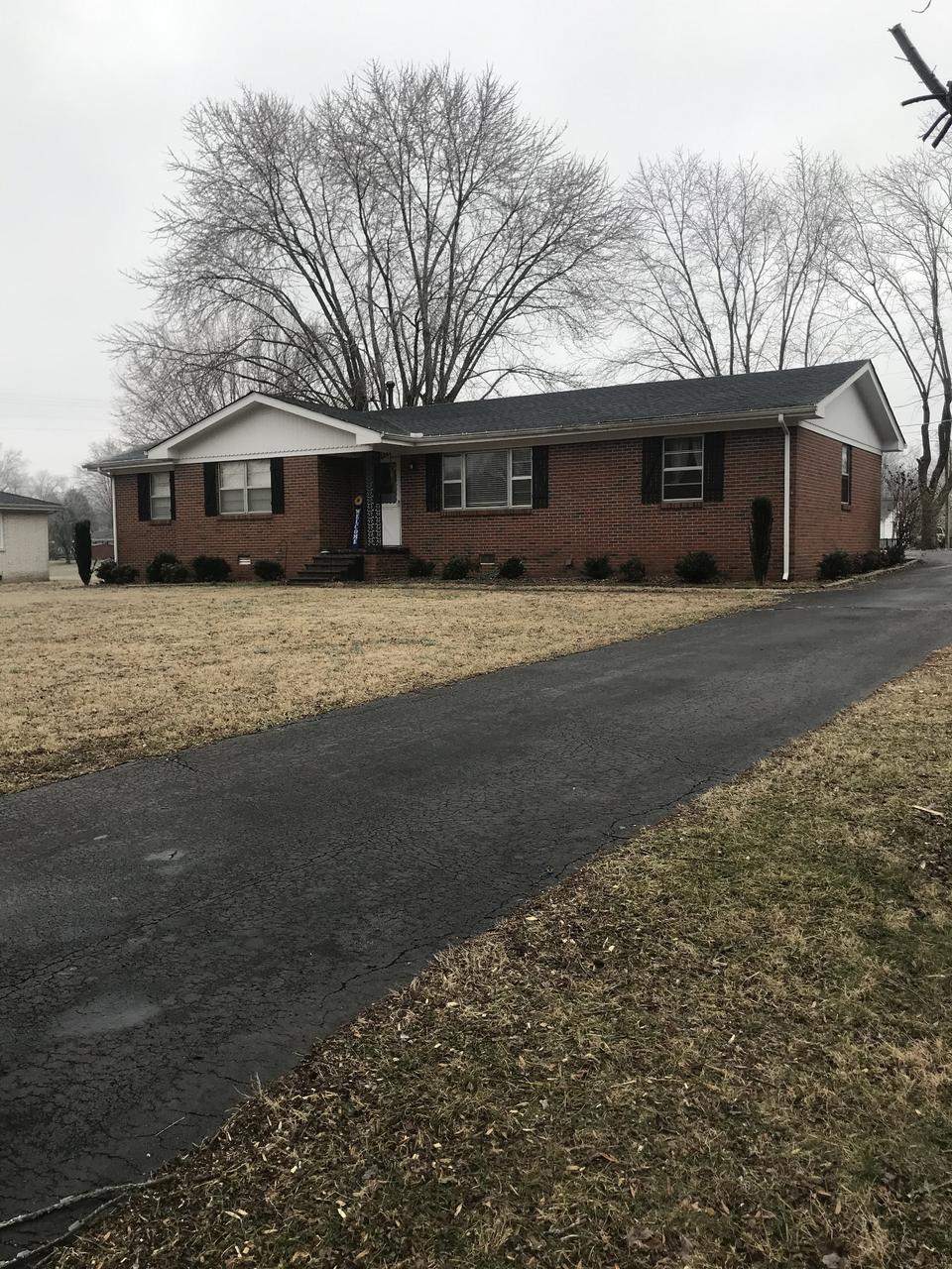  203 Mulberry Dr, Lafayette, TN 37083 photo 1