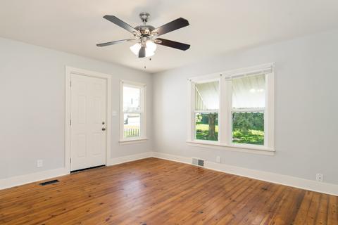 105 Walnut St N, Springfield, TN 37172 photo 4