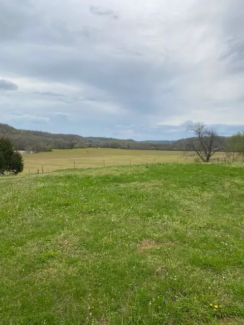 225 Hardin Loop, Westpoint, TN 38486 photo 3