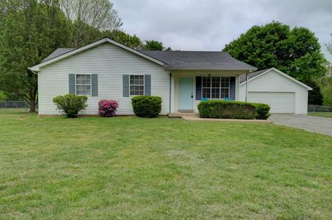 2033 Wolfe Rd, White Bluff, TN 37187 photo 1