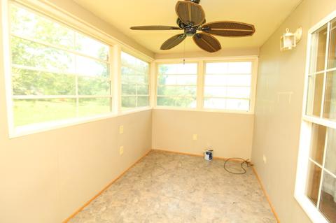 6131 Williams Cir, Cunningham, TN 37052 photo 2