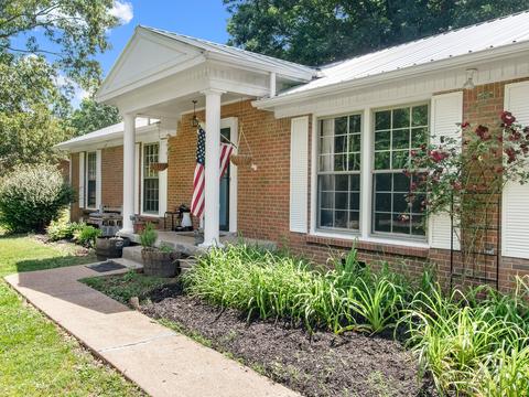 2275 Skyview Dr, Centerville, TN 37033 photo 1