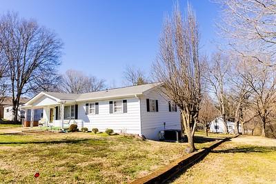 101 Arnold St, Centerville, TN 37033 photo 2