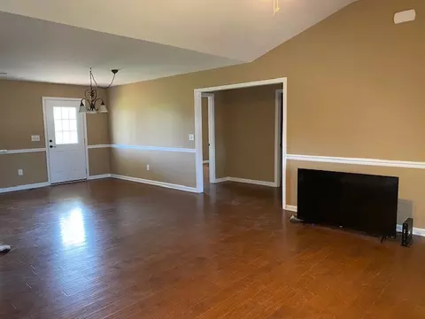 155 Raspberry Dr, Winchester, TN 37398 photo 2