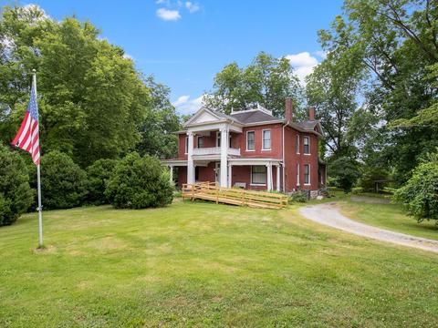 115 W End Ave, Centerville, TN 37033 photo 1