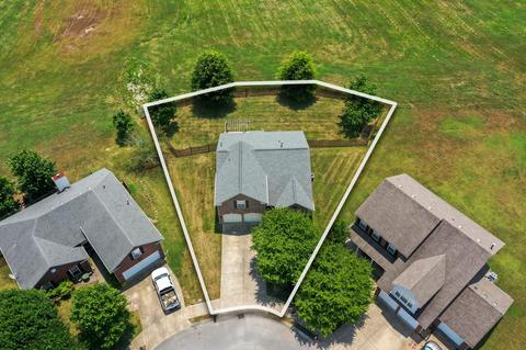 1004 Mccutchan Ct, Spring Hill, TN 37174 photo 3