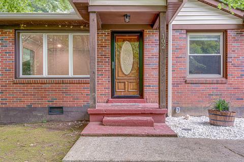 102 Robin Rd, Dickson, TN 37055 photo 2