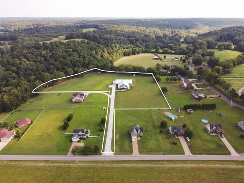 821 Hicks Rd, Dickson, TN 37055 photo 2