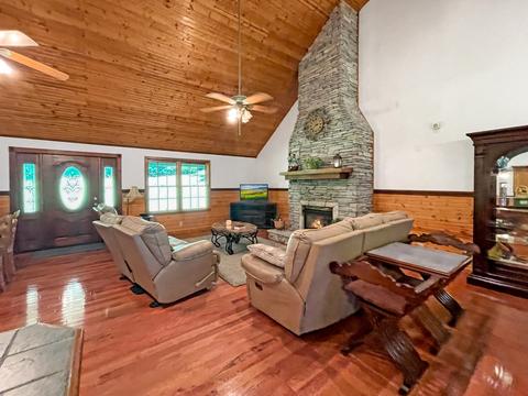156 Nelson Cir, Dover, TN 37058 photo 3