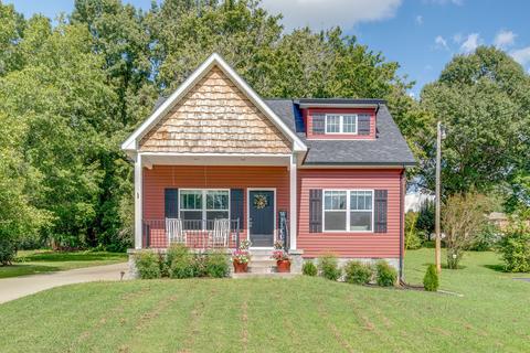 105 Greenbrier St, Dickson, TN 37055 photo 1