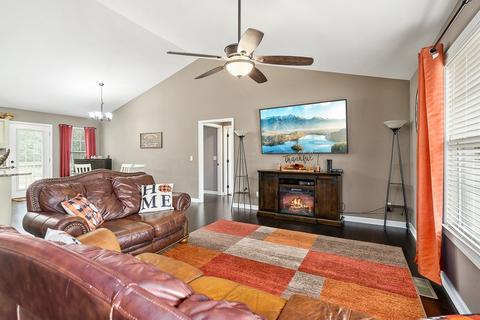 209 Celeste Dr, Baxter, TN 38544 photo 3