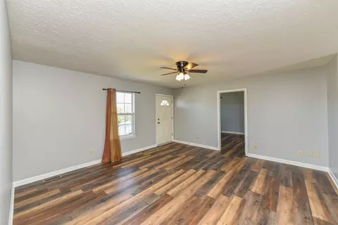 105 Phillip Dr, Springfield, TN 37172 photo 9