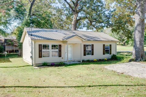605 W 3rd St, Dickson, TN 37055 photo 1