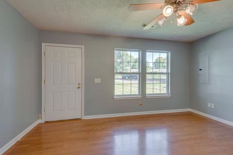 605 W 3rd St, Dickson, TN 37055 photo 6