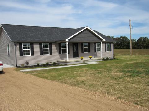 620 Hurt Loop, Mcewen, TN 37101 photo 1