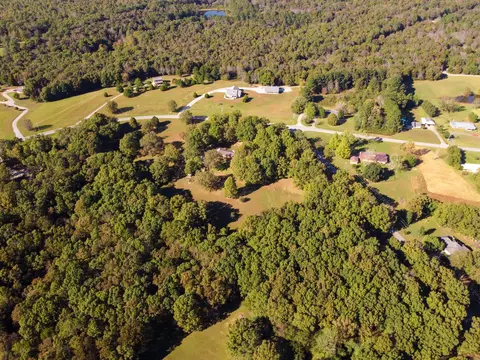 2705 Skyview Dr, Centerville, TN 37033 photo 5