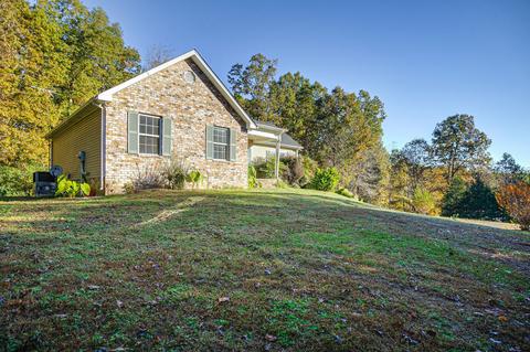 2415 Crestview Dr, Centerville, TN 37033 photo 2