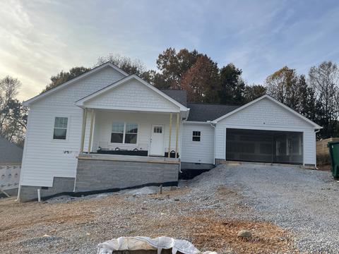 1016 Stonebrook Dr, Dickson, TN 37055 photo 1