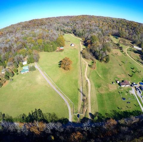 559 Wolf Hill Rd, Bethpage, TN 37022 photo 1