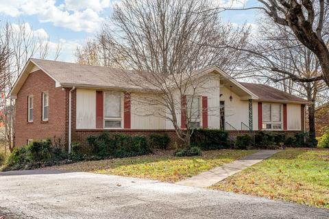 2405 Hickory Dr, Springfield, TN 37172 photo 2