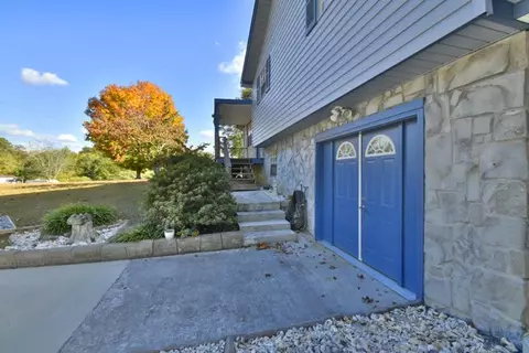 102 Sharp Ln, Spring City, TN 37381 photo 3