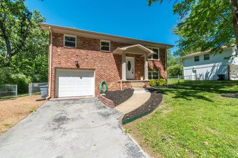 4034 E Freedom Cir, Ooltewah, TN 37363 photo 2