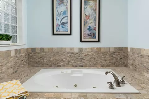 8664 Streamside Dr, Ooltewah, TN 37363 photo 5