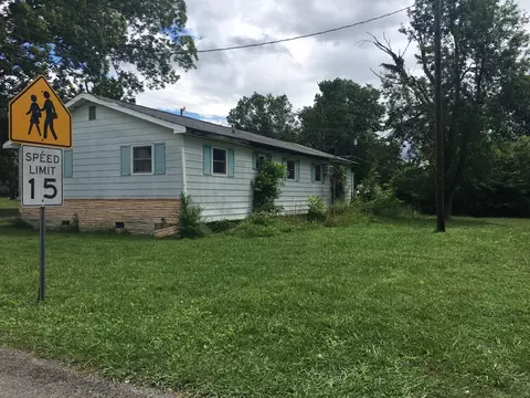 421 W 3rd St, Jasper, TN 37347 photo 4