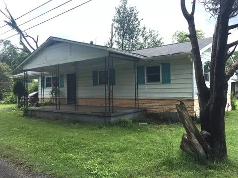 421 W 3rd St, Jasper, TN 37347 photo 2