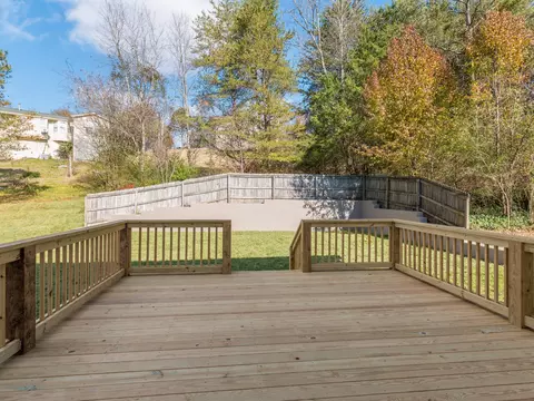 8223 Fallen Maple Drive Dr, Chattanooga, TN 37421 photo 3