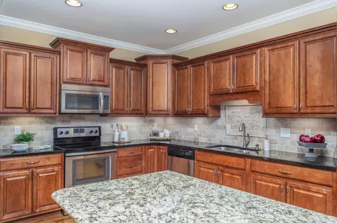8752 Walnut Leaf Dr, Ooltewah, TN 37363 photo 4