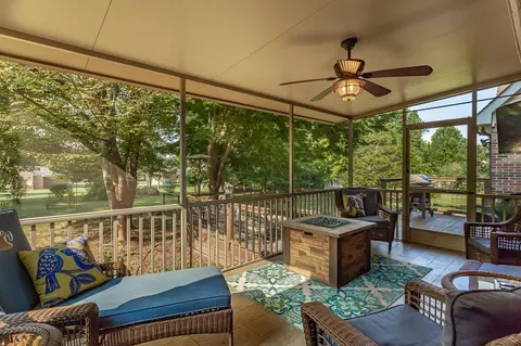 9502 Post Oak Dr, Ooltewah, TN 37363 photo 2