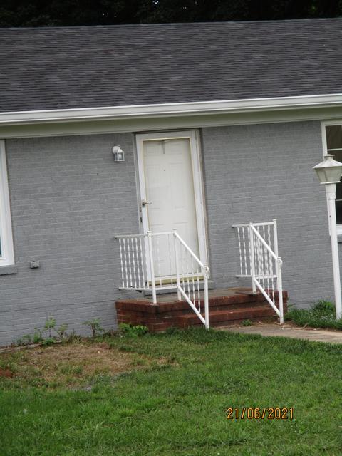 702 W Broad St, Decherd, TN 37324 photo 3